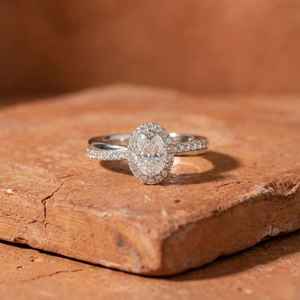 Bague Halo en Moissanite Diamant Coupe Ovale en Argent 925, Bijou de Mariage pour Cadeau Nuptial ou Fêtes d'Anniversaire, Charme Étincelant - Product Image 1