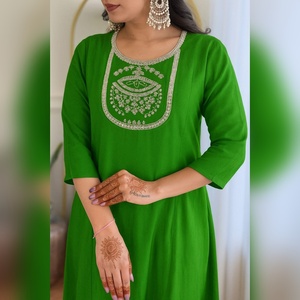 Conjunto de Kurti de Diseño con Bordado en Tela Vichitra de Última Moda con Dupatta, Listo para Enviar, Colección de Moda Verano 2025 - Product Image 2