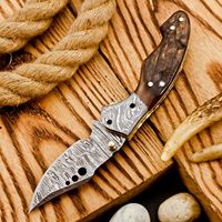 Couteau de poche pliant en acier Damas de qualité industrielle OEM personnalisable, avec étui en cuir, pour le camping, la chasse, la survie en extérieur, 58HRC haute résistance