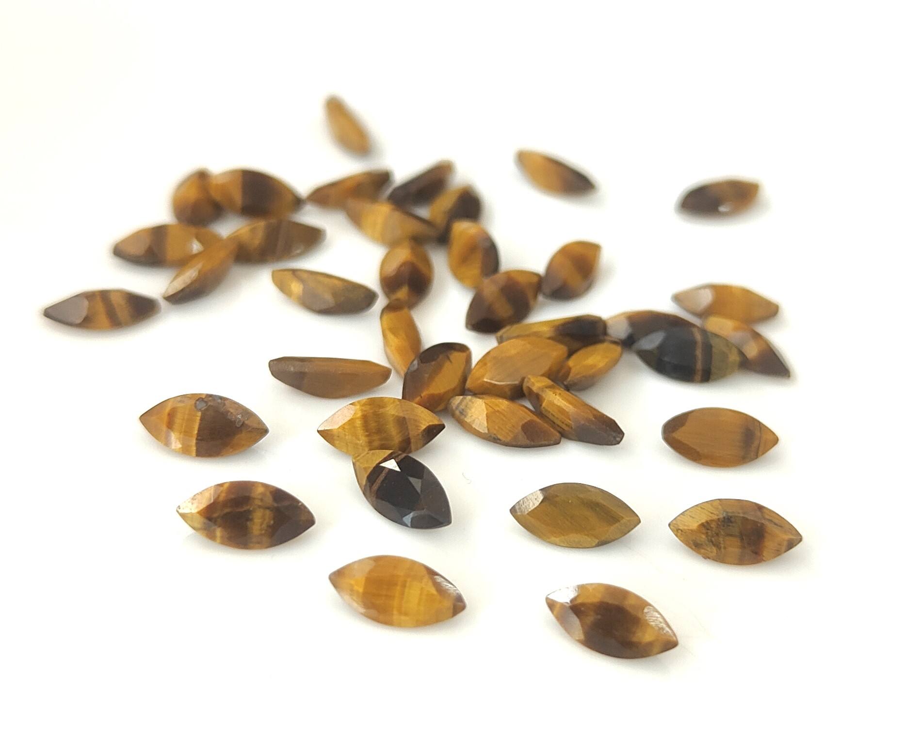 สีน้ำตาล