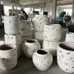 Grand <span class=keywords><strong>pot</strong></span> <span class=keywords><strong>de</strong></span> <span class=keywords><strong>fleur</strong></span> moderne en fibre <span class=keywords><strong>de</strong></span> verre pour l'extérieur, <span class=keywords><strong>pot</strong></span> en fibre <span class=keywords><strong>de</strong></span> verre pour balcon, grand <span class=keywords><strong>pot</strong></span> <span class=keywords><strong>de</strong></span> <span class=keywords><strong>fleur</strong></span> décoratif en béton pour jardin et hôtel - Product Image 4