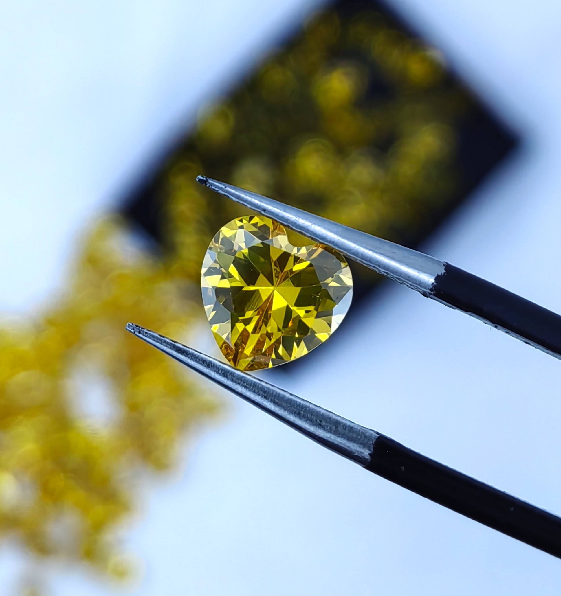 สีเหลือง