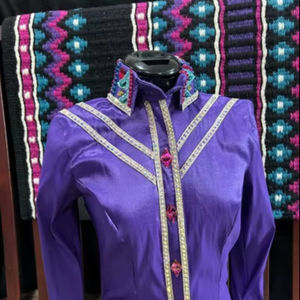 Camisa roja de espectáculo occidental para mujer con mangas de lentejuelas y cuello de diamantes de imitación + almohadilla de sillín inspirada en Navajo | Rodeo Bling Outfit - Product Image 1