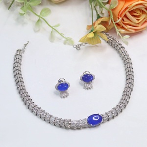 Belle finition argent pierre collier ensemble bijoux de créateur avec boucles d'oreilles pour les femmes pour la collection de vêtements traditionnels et de fête - Product Image 2