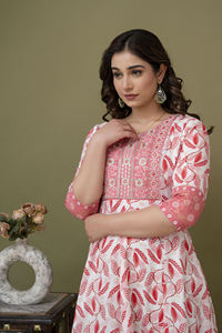 Vestido largo de calidad superior, bordado de secuencia, trabajo lateral, telar manual Dori, fabricante indio - Product Image 5