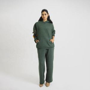 Conjunto de sudadera y pantalones deportivos con logotipo personalizado al por mayor, sudaderas con capucha en blanco para impresión y marca privada, para uso diario y fitness. - Product Image 1