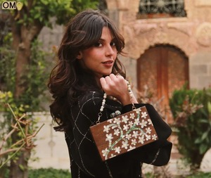 Clutch de Lujo con Incrustaciones de Nácar y Bordado Indio Intrincado, Perfecto para Bodas Islámicas y Regalos Árabes - Product Image 3