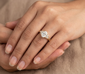 Bague de fiançailles et de mariage en or jaune 14 carats avec diamant ovale de 1,20 ct de style vintage, cultivé en laboratoire, certifié IGI, cadeau de luxe pour un anniversaire - Product Image 4