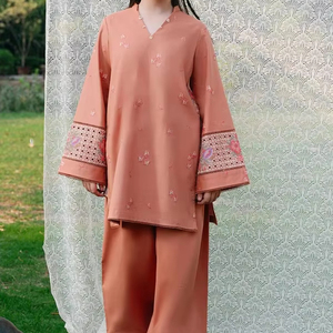 Lehenga Choli brodé pour filles pakistanaises, vêtements de fête, pour mariage, Eid et occasions festives, en acrylique - Product Image 1