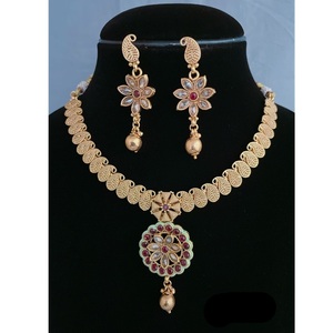 Collier en plaqué or avec boucles d'oreilles pour mariage pour femmes Designer de qualité supérieure en exclusivité polonaise antique avec aspect pierre - Product Image 1