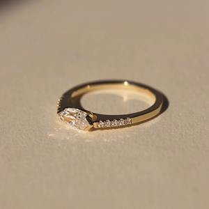 Anillo de compromiso de corte Marquesa de lujo 14K oro 0.67Ctw este-oeste Marquesa en forma de moissanita diamante anillos de novia fabricante - Product Image 1