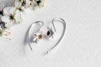 Anting-anting gantung perak sterling Daffodil, perhiasan pesta ulang tahun bulan Maret, buatan tangan