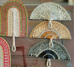 Abanicos de algas marinas hechos a mano a granel | Artesanías tradicionales vietnamitas | Abanico único y hermoso para mujeres - Product Image 6