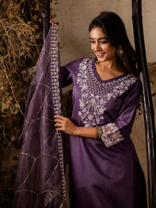 Ensemble Kurta pantalon droit en soie mélangée brodée de haute qualité pour femmes avec dupatta pour les rassemblements familiaux au meilleur prix - Product Image 4