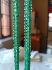 Cuentas Redondas Facetadas de Esmeralda Zambiana Natural de 3-5 mm - Product Image 2