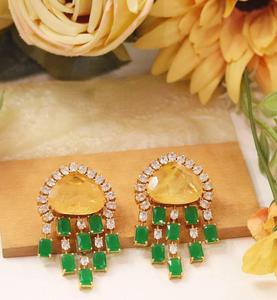 ต่างหูดีไซน์เนอร์คุณภาพพรีเมียม ชุบทอง ประดับด้วยเพชร CZ ดีไซน์หรูหรา เหมาะสำหรับงานแต่งงานและงานปาร์ตี้ สำหรับผู้หญิงและเด็กผู้หญิง - Product Image 4