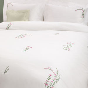 Wholesale Custom Cotton Satin Bedding Sets Embroidered Pretty Flowers Duvet Cover Pillowcases Wearable for Home Hotel Wedding - Product Image 2