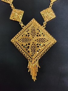 Boucles d'oreilles collier en plaqué or 22K de conception privée OEM serti d'une parure de bijoux de style luxueux à vendre par les exportateurs - Product Image 3