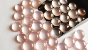 Forme ronde fond plat Rose Quartz couleur rose 5mm taille personnalisée pierres de Quartz coupées pour la fabrication de bijoux - Product Image 4