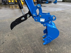 รถขุดขนาดเล็ก R10 HT10 Eco Mini Crawler Excavator 1 ตัน พร้อมบุ้งกี๋แบบกรงเล็บ สีน้ำเงิน เครื่องยนต์ดีเซลยันม่าร์ สำหรับงานก่อสร้าง - Product Image 6
