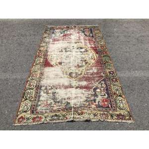 พรมตุรกีขนาด 4.3x7.9 ฟุต สีแดงเบจ ลายปะติดปะต่อ ทำจากขนสัตว์ พร้อมแผ่นรองหลังทำจากยางลาเท็กซ์ที่เป็นมิตรกับสิ่งแวดล้อม - Product Image 1