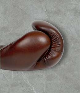 Guantes Profesional Logotipo personalizado Ajuste Guantes de boxeo Pu Cuero Personalizado Mejor entrenamiento Guantes de boxeo de perforación. - Product Image 3