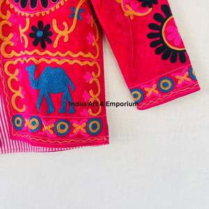 Veste en coton Suzani faite à la main en Inde, veste courte brodée à la main, veste unisexe, veste courte Suzani faite à la main - Product Image 2