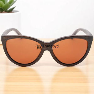 Lunettes de soleil en bois faites à la main Lunettes d'extérieur élégantes pour un mode de vie durable par Tradebyd - Product Image 1