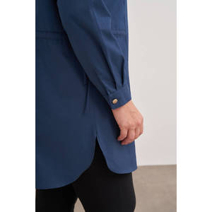 Túnica Azul Marino de Talla Grande con Botones y Cintura Fruncida - Product Image 4