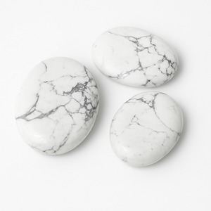 Piedra de Palma de howlita de alta calidad para equilibrar Chakras o curación y relajación energética disponible al mejor precio de mercado - Product Image 6