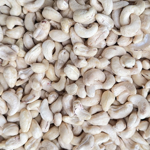 Vente flash 2025 Noix de cajou brutes de qualité SANTIGO W320 Origine Vietnam 1Kg Prêtes à être expédiées - Product Image 1