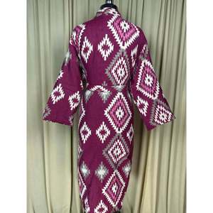 Cárdigan tipo bata de mezcla de lana de yak para mujer, con estampado de diamantes rosas, ropa de estar acogedora para invierno, con bolsillos, diseño ODM original. - Product Image 3