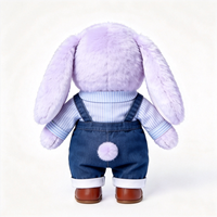 Peluche Lapin Mignon Personnalisé Violet à Oreilles Tombantes avec Nœud et Salopette en Jean, Jouet en Peluche Doux en Coton PP, Poupée Lapin Rembourrée
