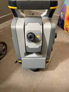 Estación robótica total Trimble S7 con precisión de 1, 2 y 3 segundos, disponible para la venta en buen estado. - Product Image 2