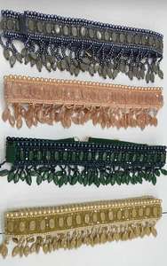Lacets de broderie lourds faits sur mesure avec latkans de pierres multicolores pour les robes de fête et à des fins de revente - Product Image 2