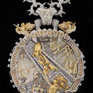 จี้เพชรโมอิสซาไนต์ VVS เงินแท้ 925 สำหรับผู้ชาย สไตล์ฮิปฮอป ปรับแต่งได้หลากหลาย โดดเด่นและมีน้ำหนัก พร้อมโลโก้แบบกำหนดเอง ประดับเพชรเต็มตัว - Product Image 1