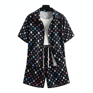 Ensemble de shorts imprimés pour hommes sur mesure OEM - Noir, motif coloré, décontracté, respirant, tenue d'été 2 pièces - Product Image 2