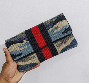 Bolsa de monedas de embrague con cuentas de semillas bordadas hechas a mano de alta calidad para mujeres multicolor hecho a mano en la India - Product Image 2