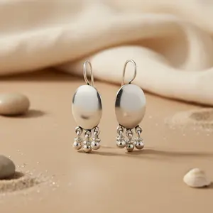 Boucles d'oreilles pendantes en or 18 carats et or blanc avec pendentif en diamant et perle, design de bijoux statement pour femmes, pour mariages et fêtes - Product Image 2