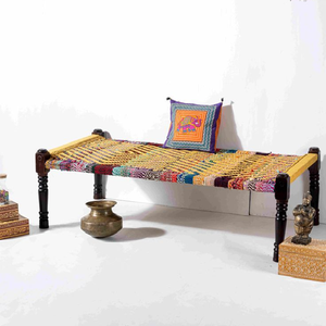 เก้าอี้ลายดาวสีน้ำเงินและสีแดงสดใส ขาไม้ขัดเงาสีเข้ม โซลูชั่นการนั่งที่เป็นเอกลักษณ์ ในราคาขายส่ง - Product Image 4