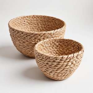 Cuenco de caña y ratán hecho a mano con diseño tejido natural-Pieza decorativa y funcional versátil para la decoración del hogar - Product Image 3