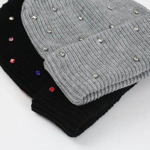 Vente en gros de bonnets d'hiver en tricot de haute qualité avec conception d'étiquette personnalisée, bonnet d'hiver jacquard, personnalisation prise en charge - Product Image 2