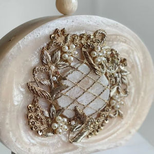 กระเป๋าคลัทช์ตอนเย็นเป็นมิตรกับสิ่งแวดล้อมสไตล์ดอกไม้ขัดเงาทรงสี่เหลี่ยมผืนผ้าทำจากเรซินสั่งล่วงหน้า - Product Image 2