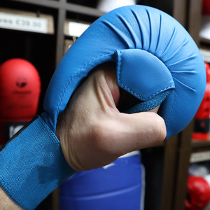 2025 Bleu Couleur Sécurité Porter Haute Qualité Nouvelle Arrivée Sport Sécurité Porter Meilleur Matériel Karaté Boxe Gants PAR AMAZING INDUSTRIES - Product Image 3