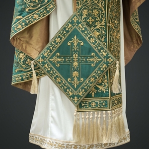 Vestimenta Litúrgica de Lujo para Iglesia Ortodoxa, Bordada a Mano con Hilos Metálicos de Oro, Túnica para Clérigos, Casulla para Sacerdotes - Product Image 3