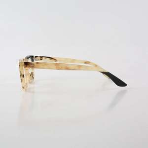 Gafas de cuerno de búfalo naturales hechas a mano Diseño tallado único Marcos de anteojos cómodos en color natural - Product Image 4