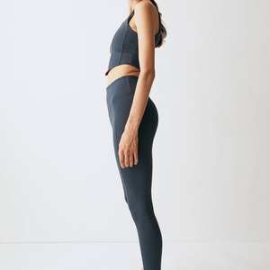 Soutien-gorge de sport pour femmes leggings personnalisés imprimés en polyester/élasthanne leggings doux pour femmes vente en gros - Product Image 4