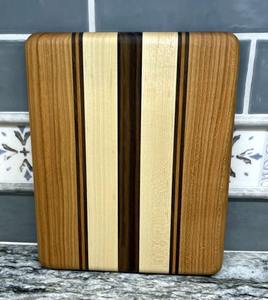 Planche à découper en bois massif avec un design à rayures bicolores, épaisse et durable, pour les cuisines professionnelles et domestiques, en provenance d'Inde - Product Image 2