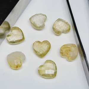 Pierre précieuse en quartz rutilé doré sculptée à la main en forme de cœur, pierre de fabrication de bijoux de 10 mm - Product Image 1