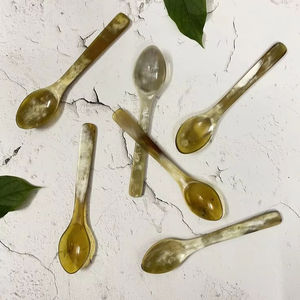 CUCHARA DE CUERNO BLANCO PULIDO CON CLIC para el hogar y el restaurante Uso en la cocina Cuenco de estilo animal artesanal de la mejor calidad a la venta - Product Image 1